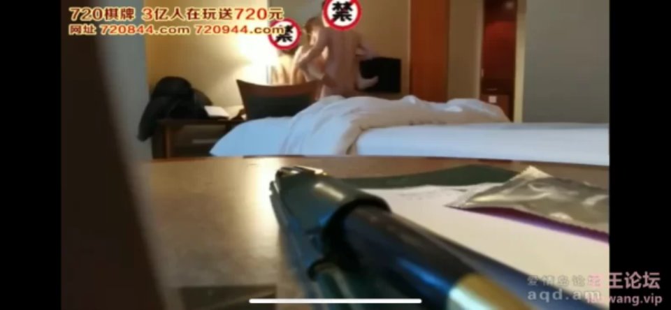 [自拍] [转载搬运] 极品身材白领骚货 背着男友被我当越野车开 人前人模狗样 床上淫水泛滥 [1V+15mb][百度盘]