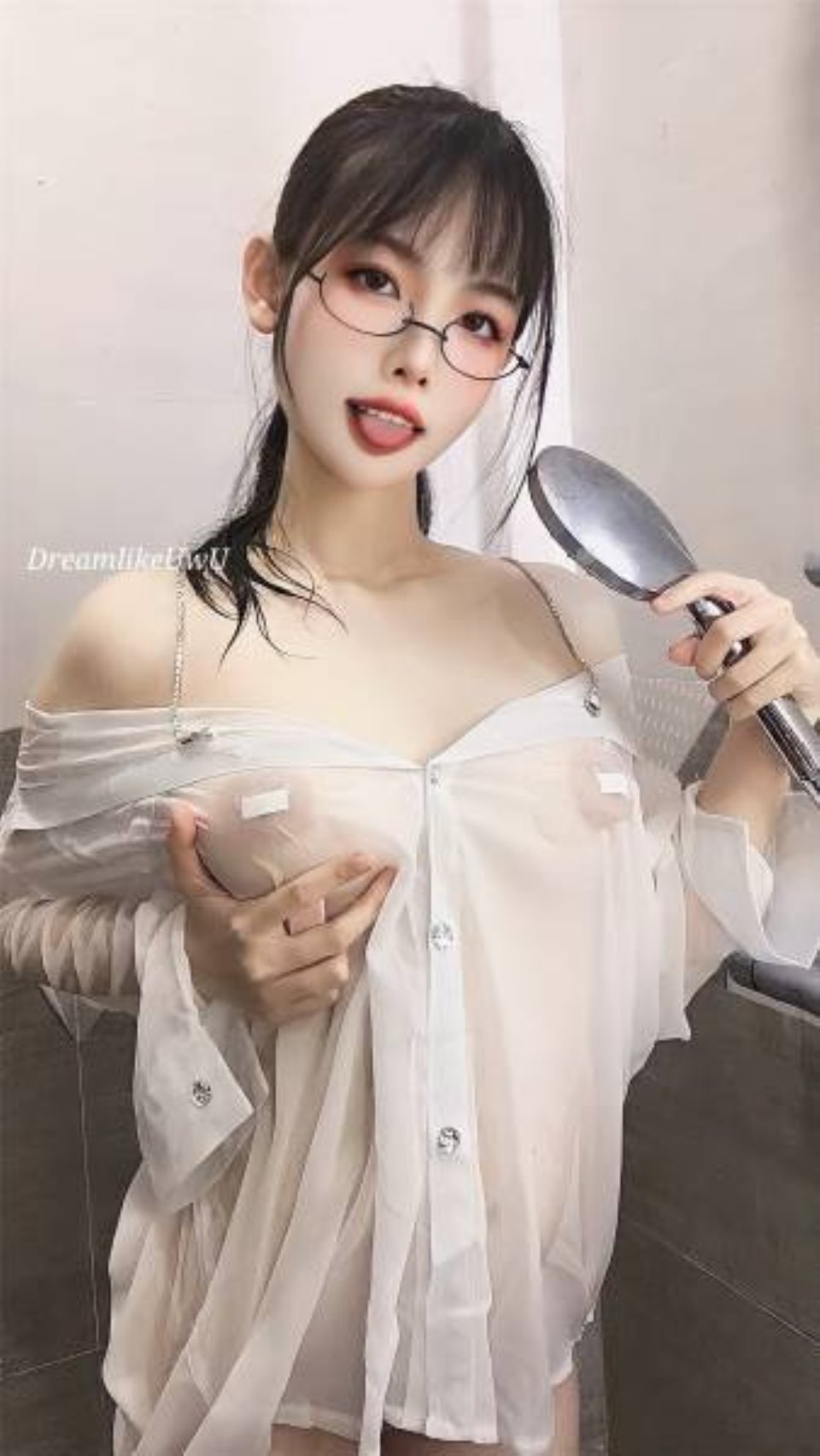 [美女] [全部套图] DreamlikeUwU – Shower [40P3V-384.76MB][百度网盘]